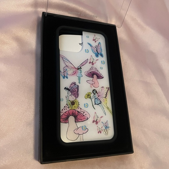 NWT Wildflower Cases Olivia O’Brien iPhone 13/14 case - Picture 5 of 7